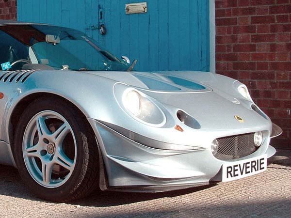 Front of car with duel brake ducts