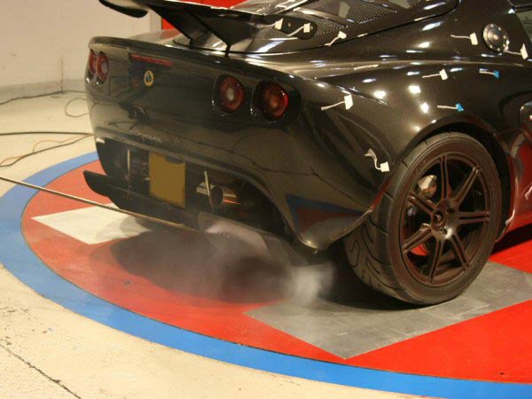 Rear diffuser side tunnel flow stalled due to wishbone No floor disturbance
