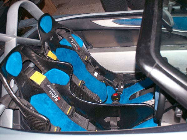 [X C Narrow] Featured in a Lotus 340r with a Mulsanne C & Blue Brushed Nylon Cushion Kits.