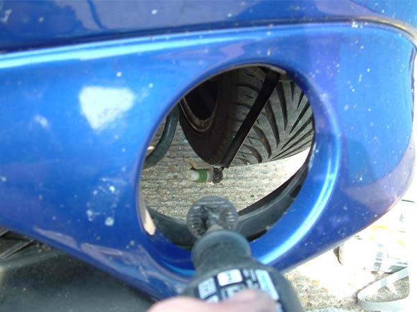 Front fog light housing ground away for fitment of 100mm snorkel.